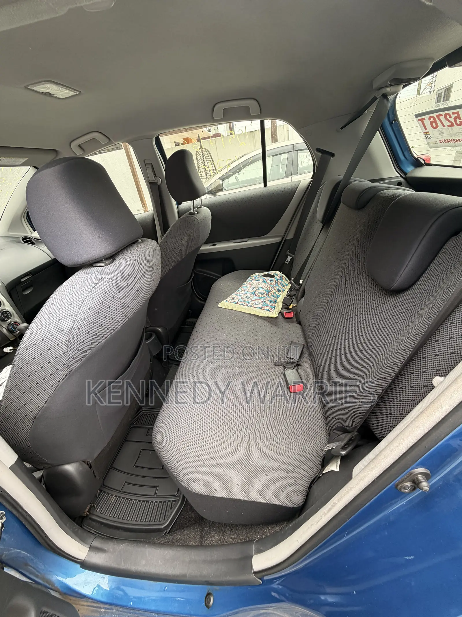 Toyota Yaris Base Sedan 4dr 2011 Blue