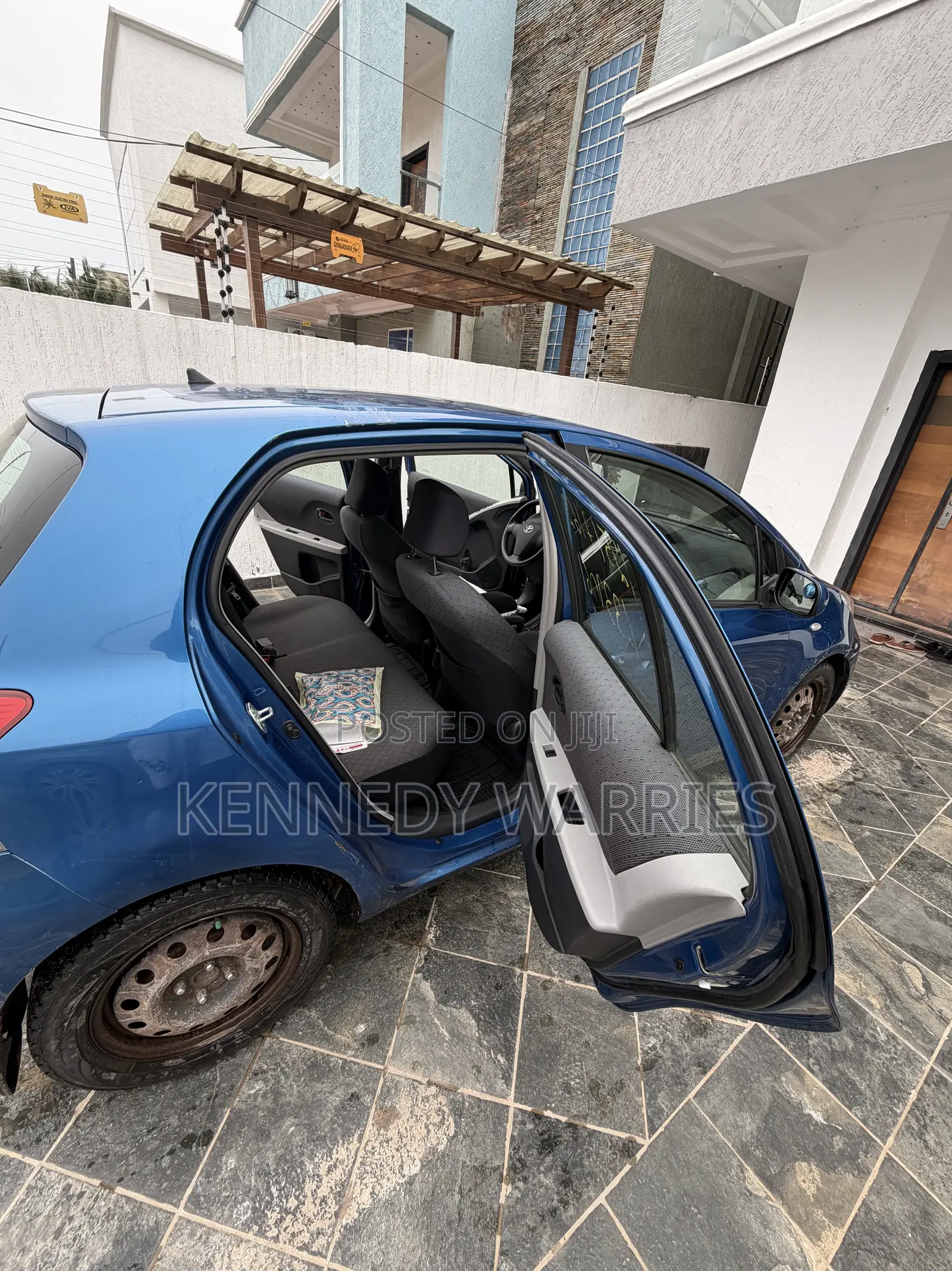 Toyota Yaris Base Sedan 4dr 2011 Blue