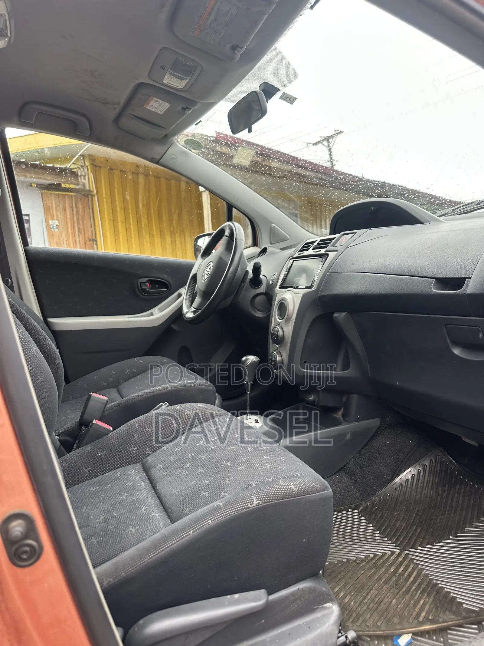 Toyota Vitz 2010