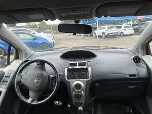 Toyota Vitz 2010