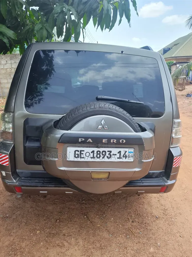 Mitsubishi Pajero 3.2 Di-Dc GLS 2012 Gray