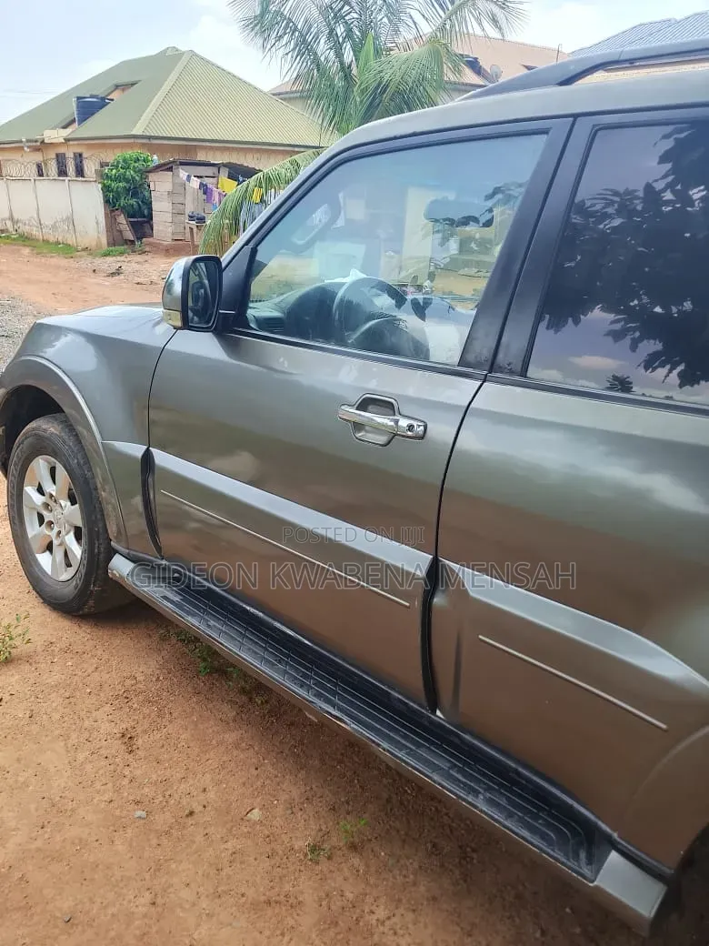 Mitsubishi Pajero 3.2 Di-Dc GLS 2012 Gray