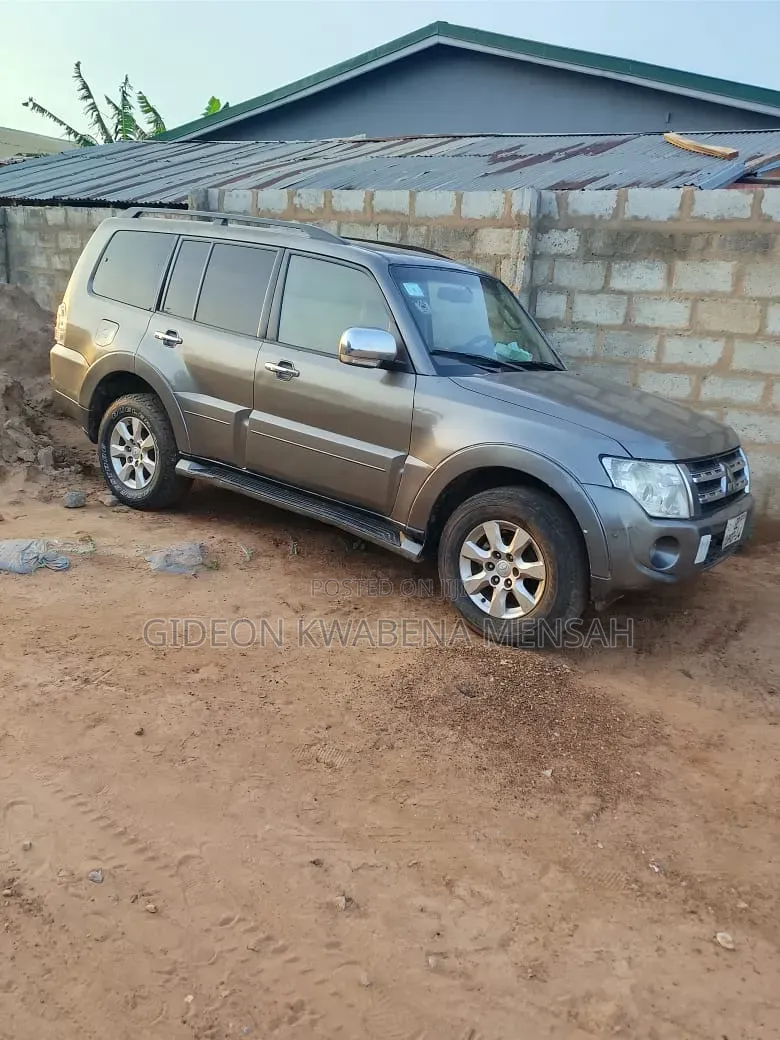 Mitsubishi Pajero 3.2 Di-Dc GLS 2012 Gray