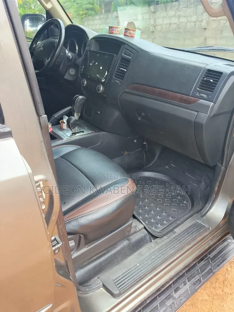Mitsubishi Pajero 3.2 Di-Dc GLS 2012 Gray