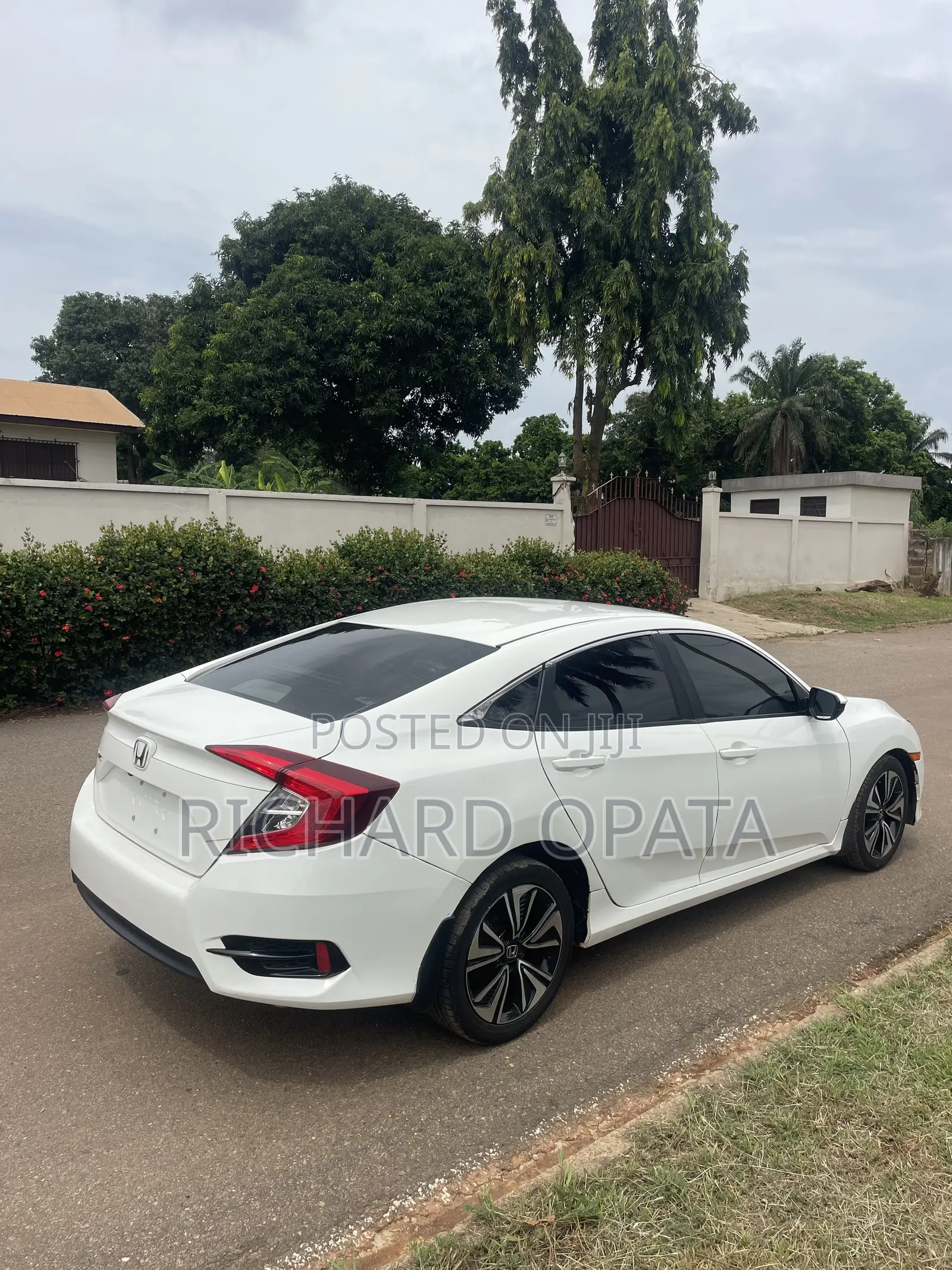 Honda Civic LX 4dr Sedan (2.0L 4cyl) 2016 White