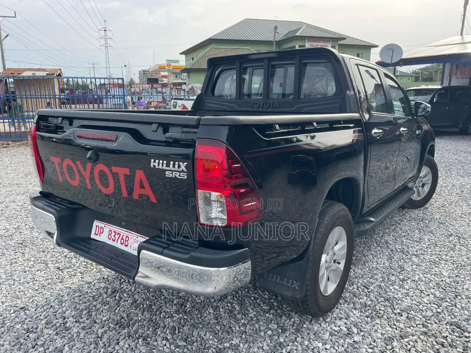 Toyota Hilux 2016 Black