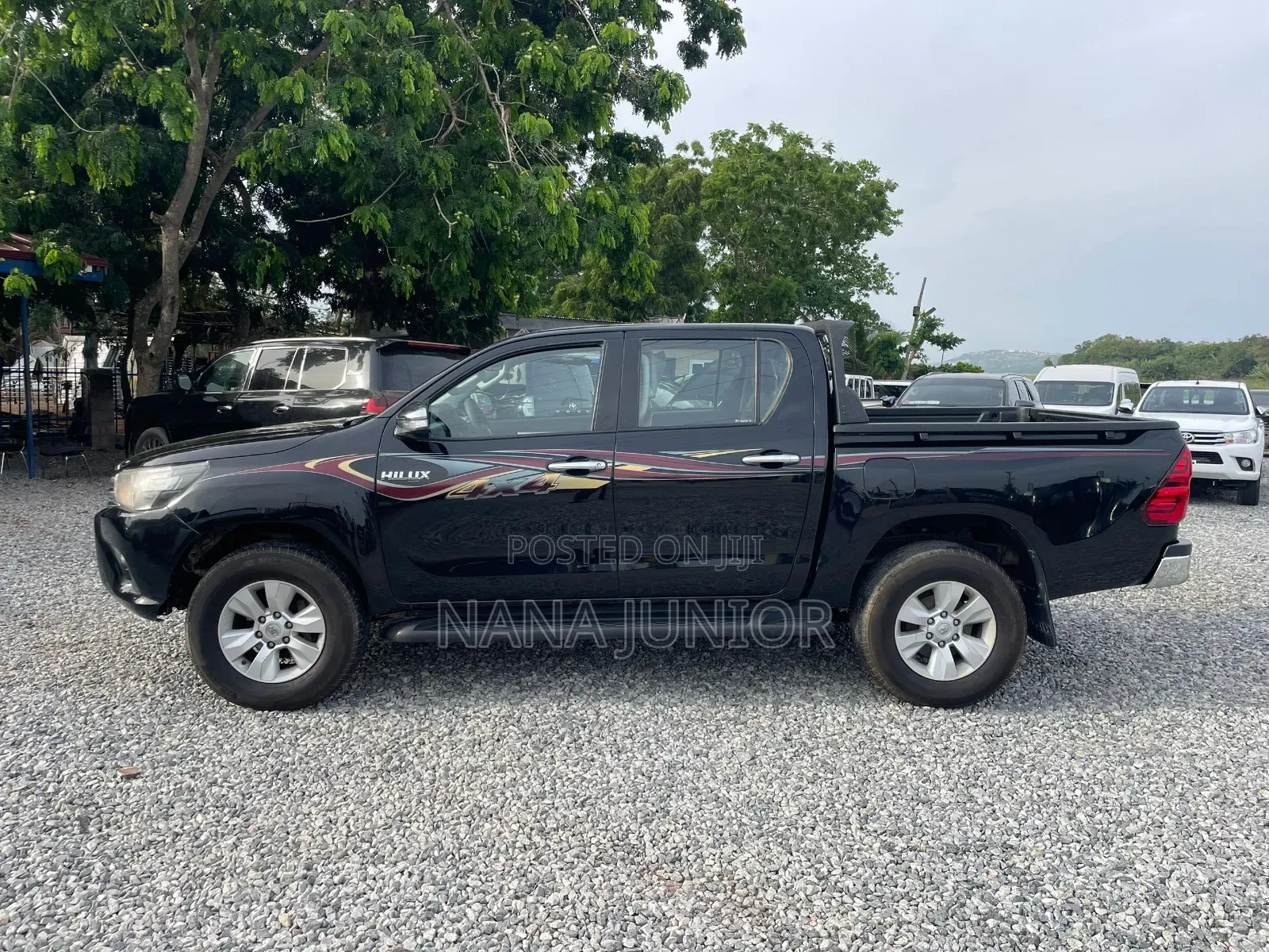 Toyota Hilux 2016 Black