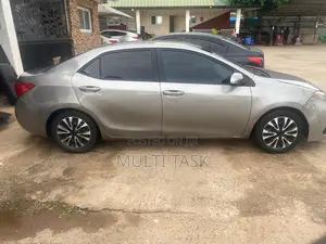 Toyota Corolla LE Premium 4dr Sedan (1.8L 4cyl CVT) 2016 Gray