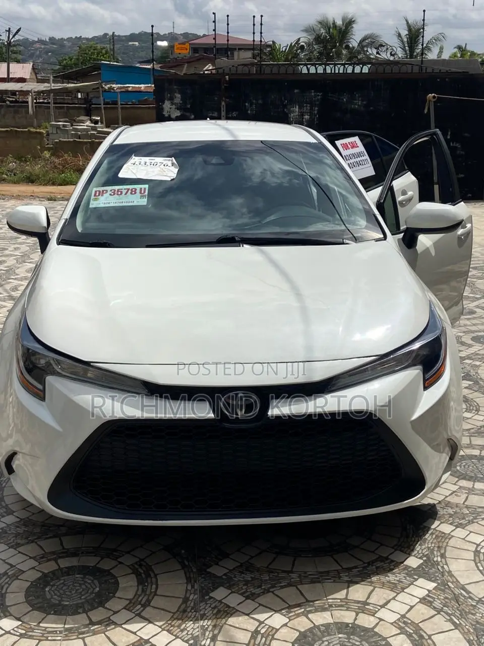 Toyota Corolla LE 2020 White