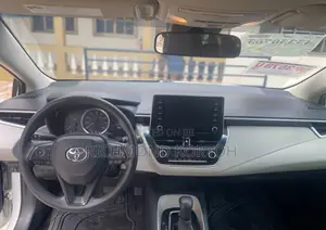 Toyota Corolla LE 2020 White
