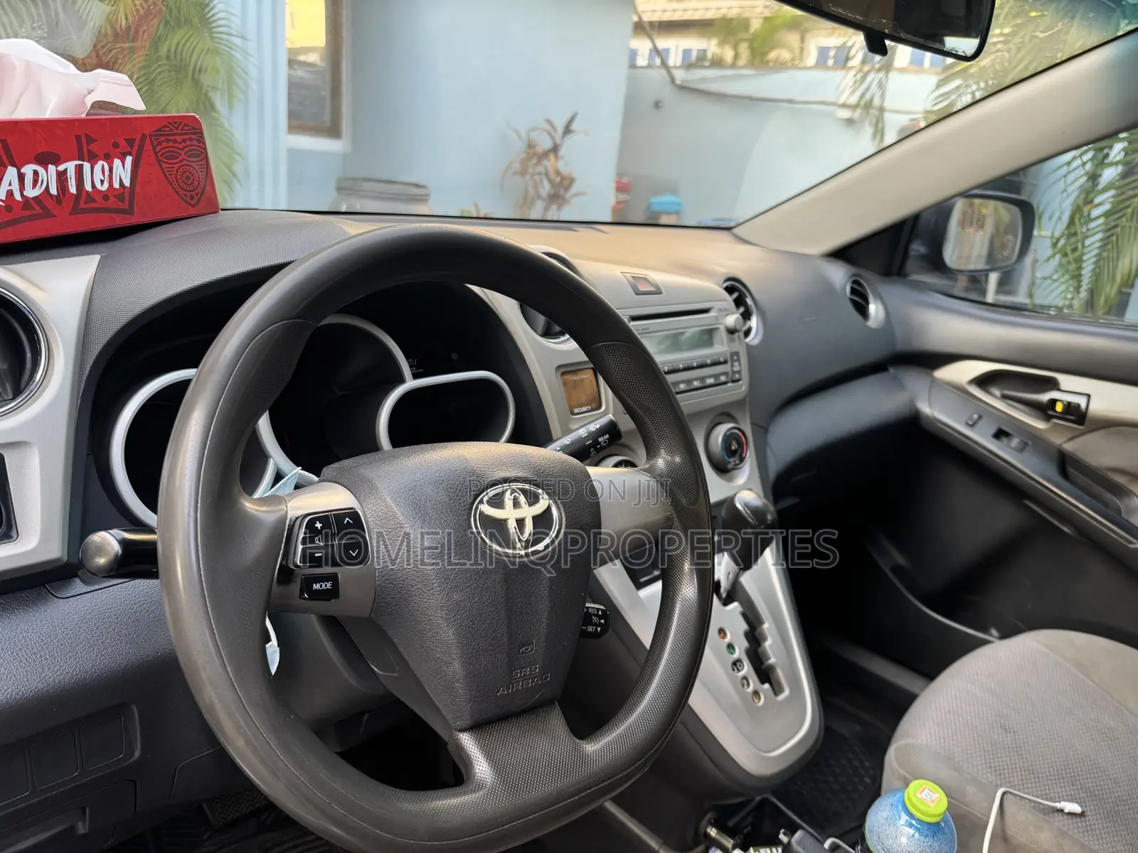Toyota Matrix L Hatchback FWD (1.8L 4cyl 5M) 2012 Gray