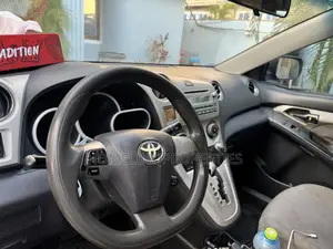 Toyota Matrix L Hatchback FWD (1.8L 4cyl 5M) 2012 Gray