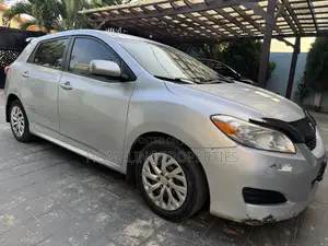 Toyota Matrix L Hatchback FWD (1.8L 4cyl 5M) 2012 Gray