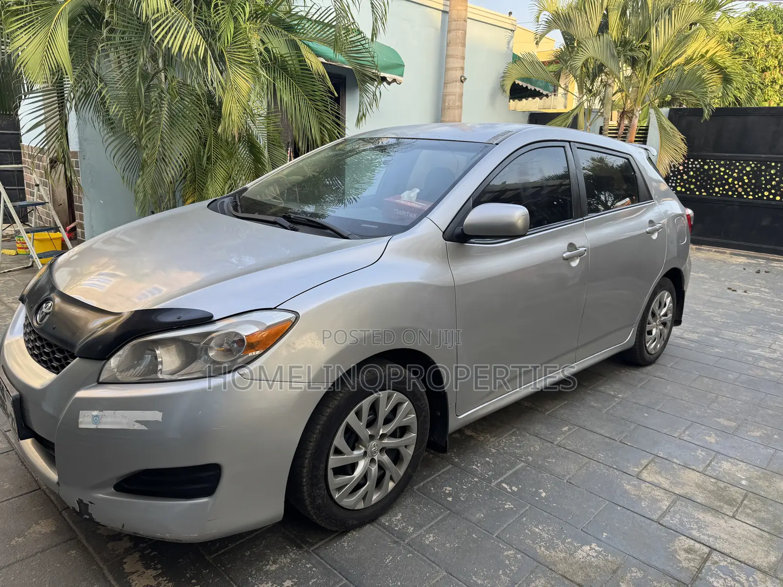 Toyota Matrix L Hatchback FWD (1.8L 4cyl 5M) 2012 Gray
