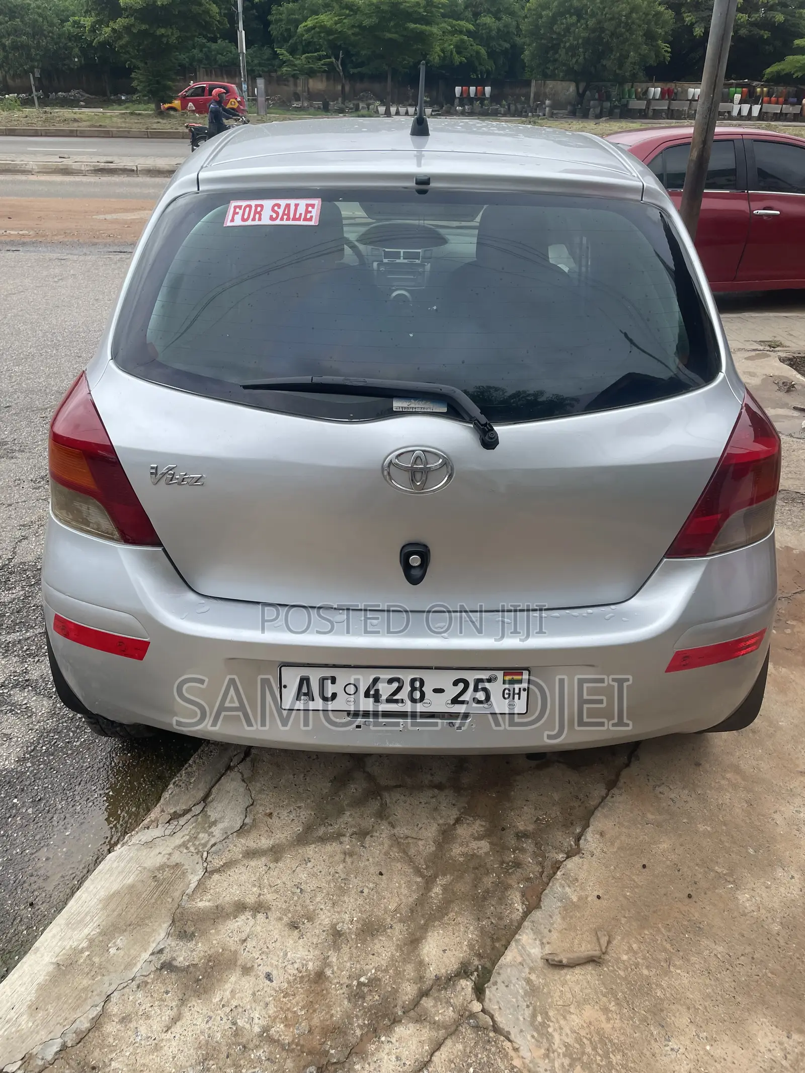 Toyota Vitz 2010 Silver