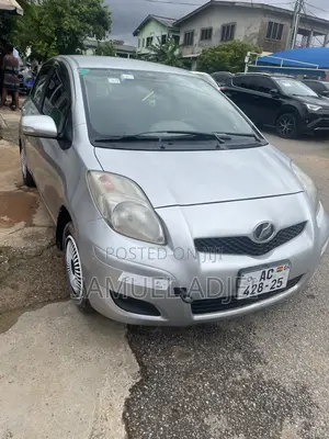 Toyota Vitz 2010 Silver