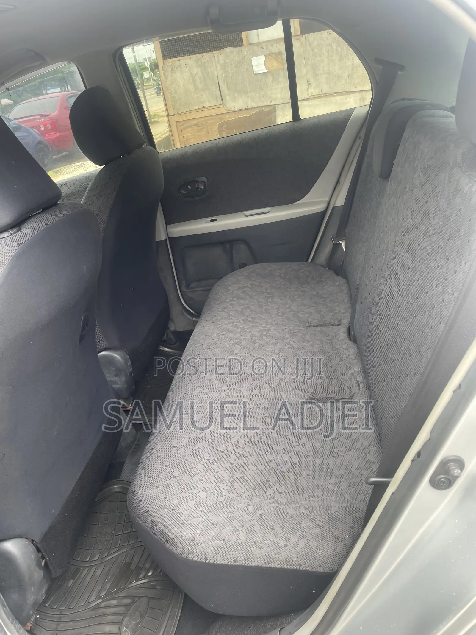 Toyota Vitz 2010 Silver
