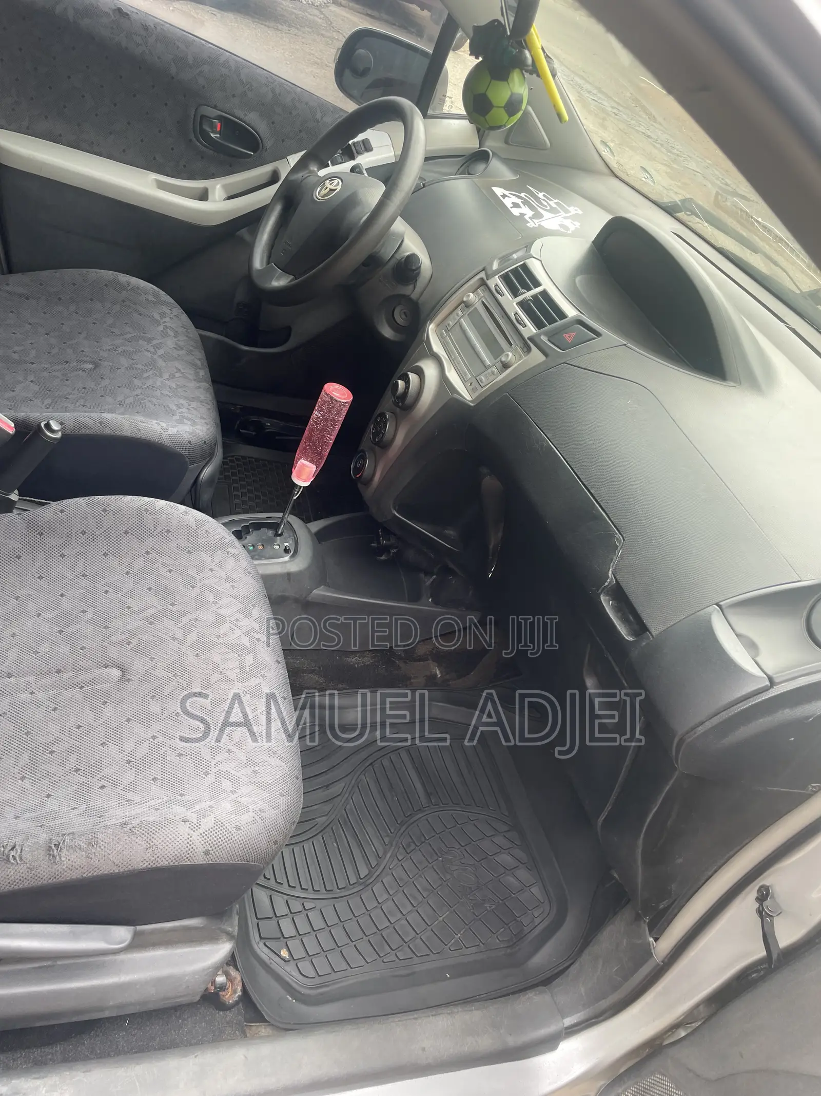 Toyota Vitz 2010 Silver