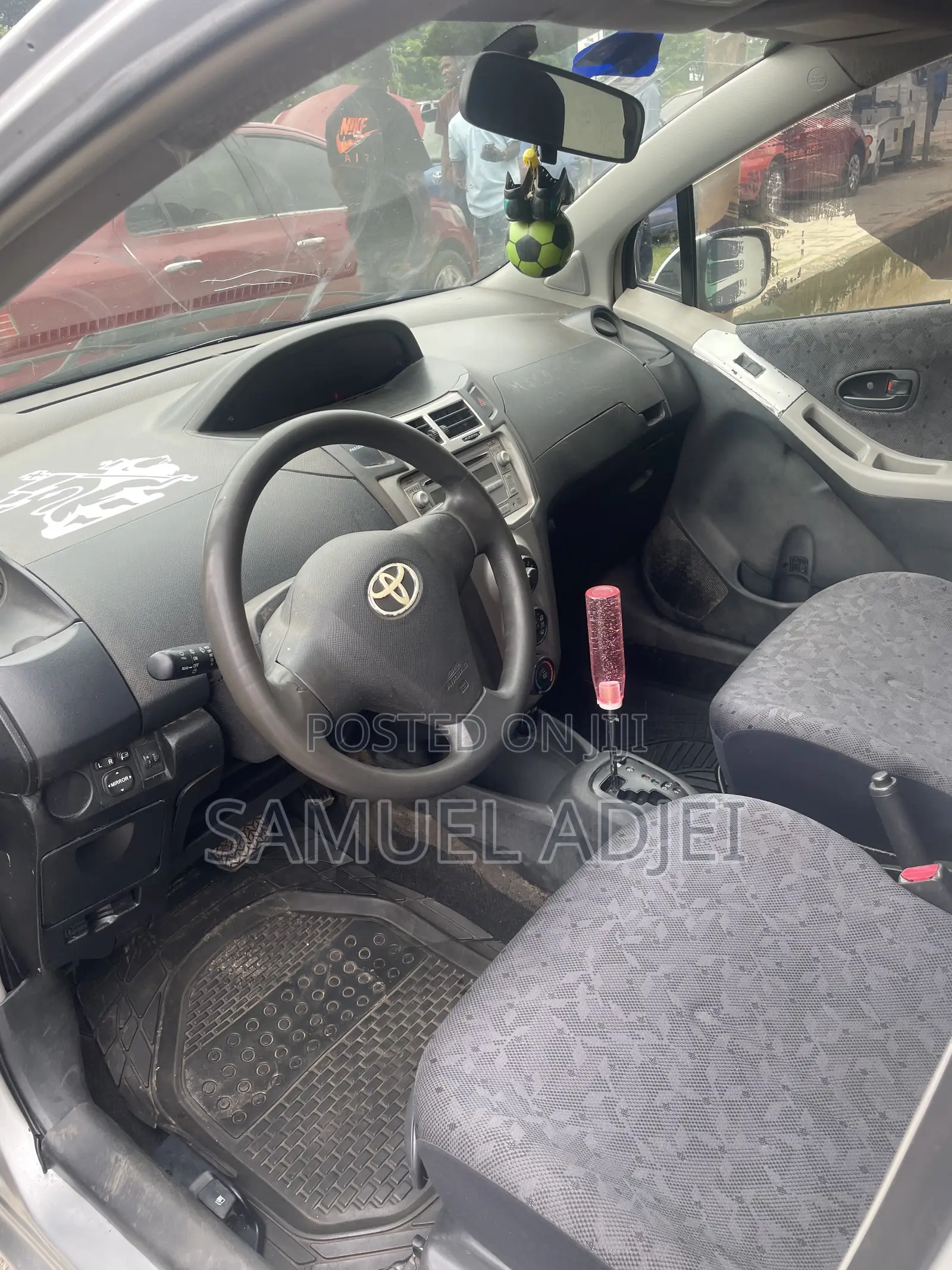 Toyota Vitz 2010 Silver
