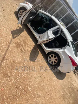 Hyundai Elantra Limited Sedan FWD (1.8L 4cyl 6A) 2013 White
