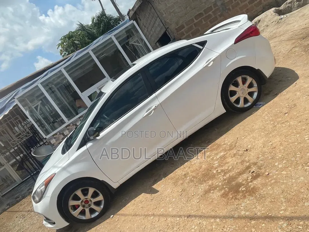 Hyundai Elantra Limited Sedan FWD (1.8L 4cyl 6A) 2013 White