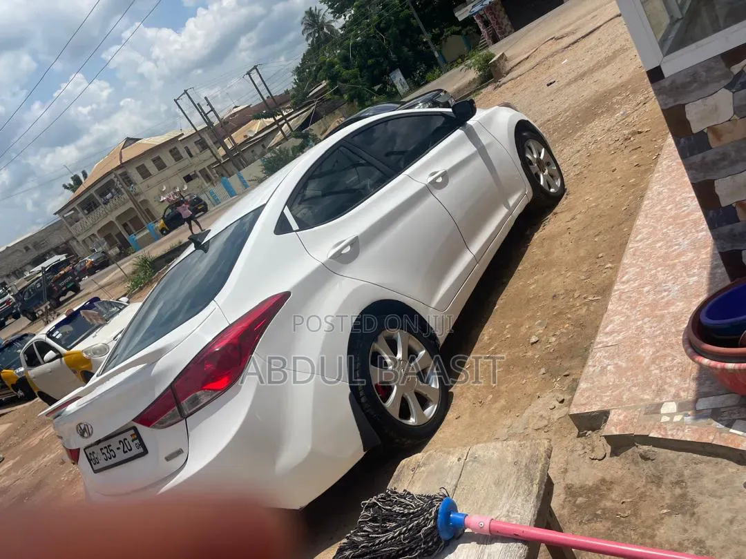 Hyundai Elantra Limited Sedan FWD (1.8L 4cyl 6A) 2013 White
