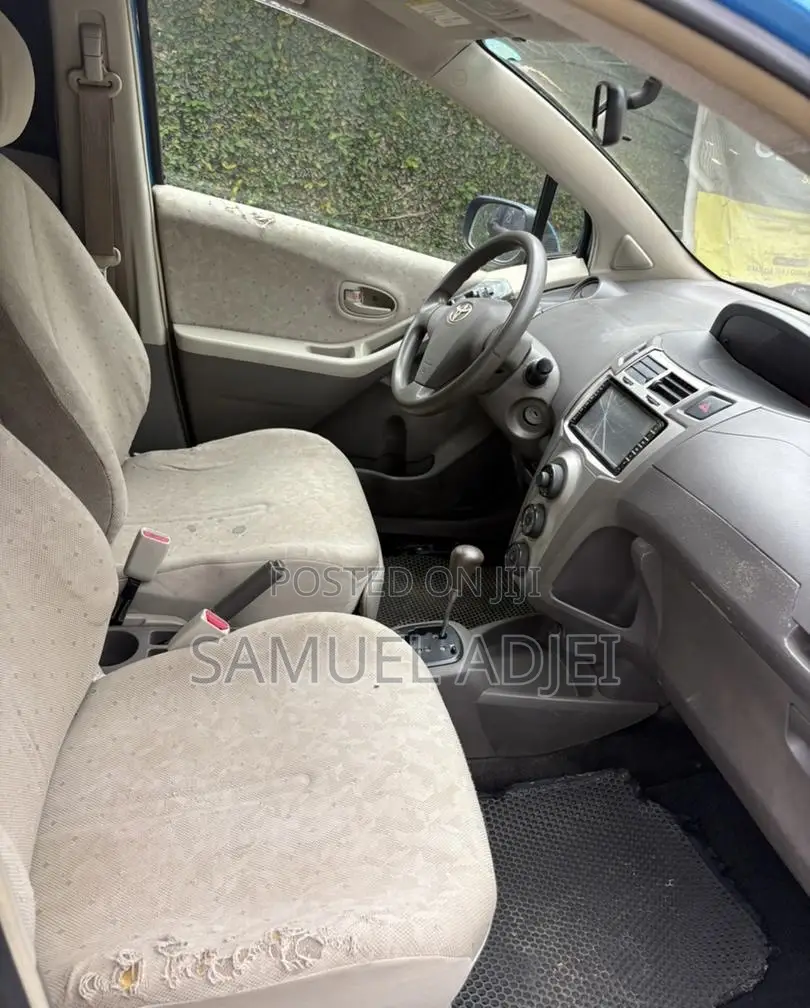 Toyota Vitz 2010 Blue