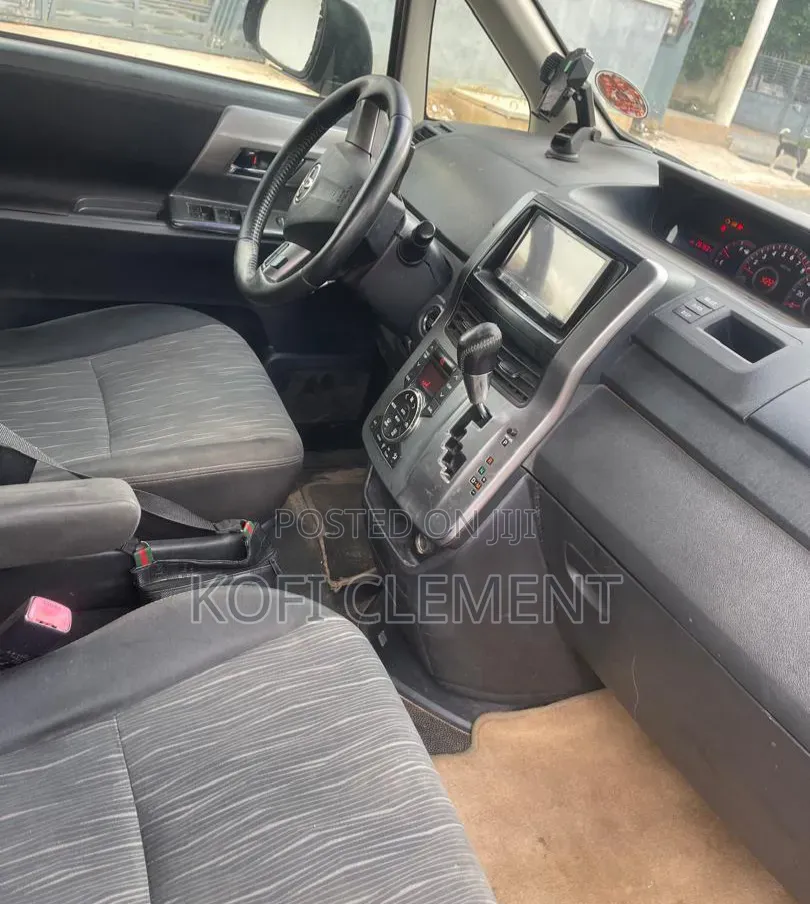Toyota Voxy 2013 Black