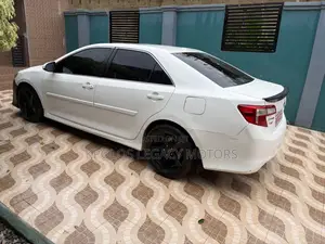 Toyota Camry SE 4dr Sedan (2.5L 4cyl 6A) 2014 White