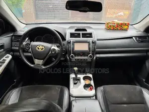 Toyota Camry SE 4dr Sedan (2.5L 4cyl 6A) 2014 White
