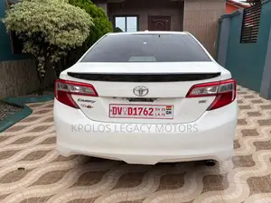 Toyota Camry SE 4dr Sedan (2.5L 4cyl 6A) 2014 White