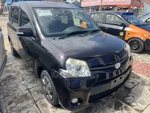 Toyota Sienta 1.5 AWD 2012 Burgundy