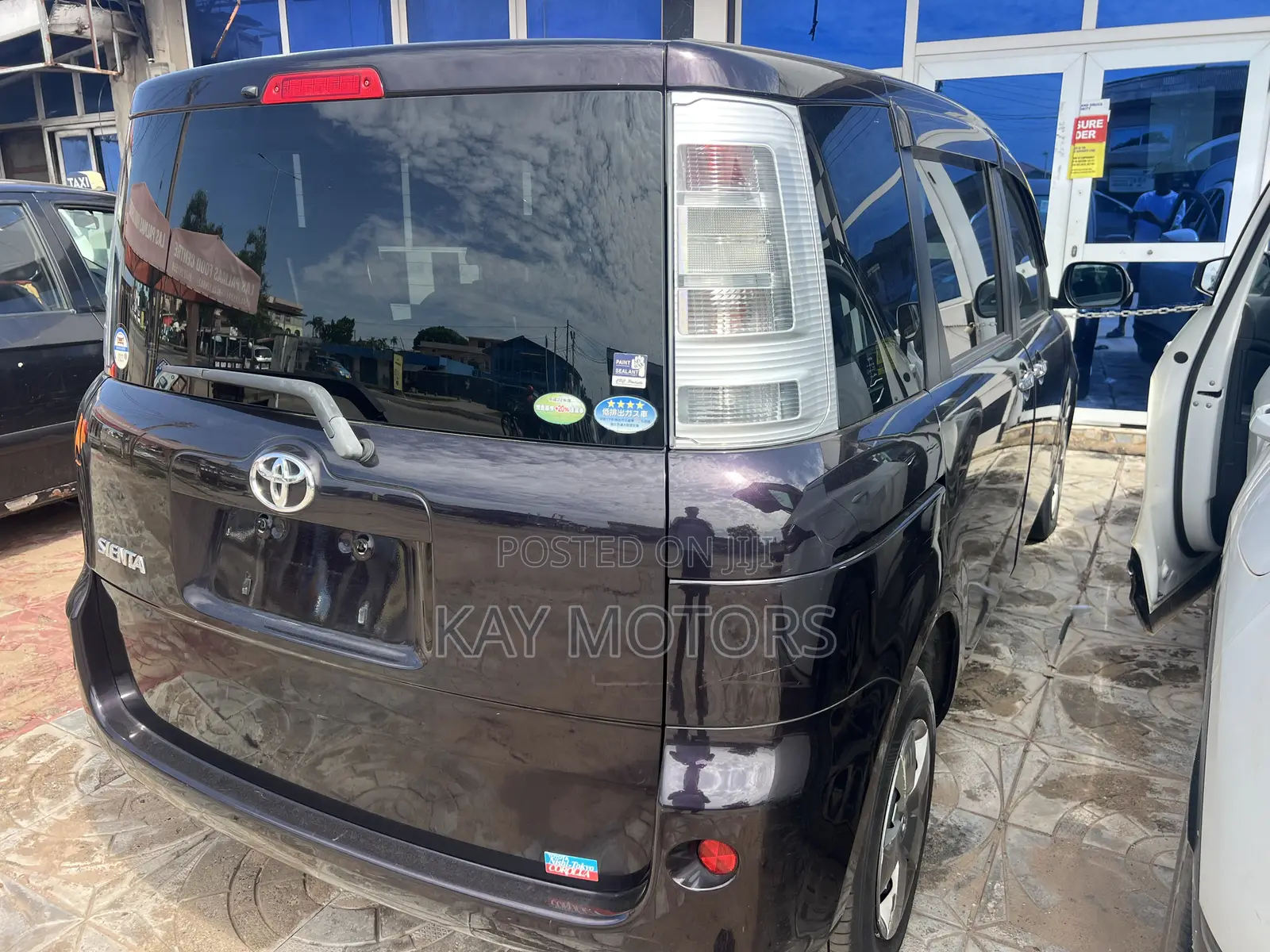 Toyota Sienta 1.5 AWD 2012 Burgundy
