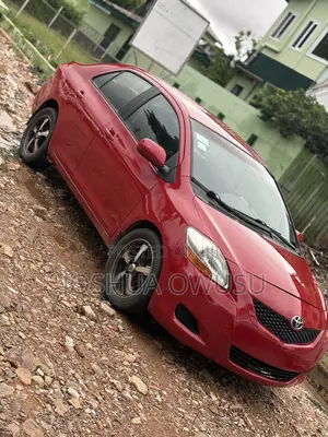 Toyota Yaris Base Sedan 4dr 2010 Red