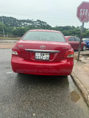 Toyota Yaris Base Hatchback 5dr 2010 Red