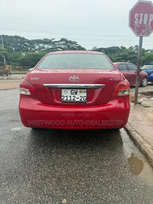 Toyota Yaris Base Hatchback 5dr 2010 Red