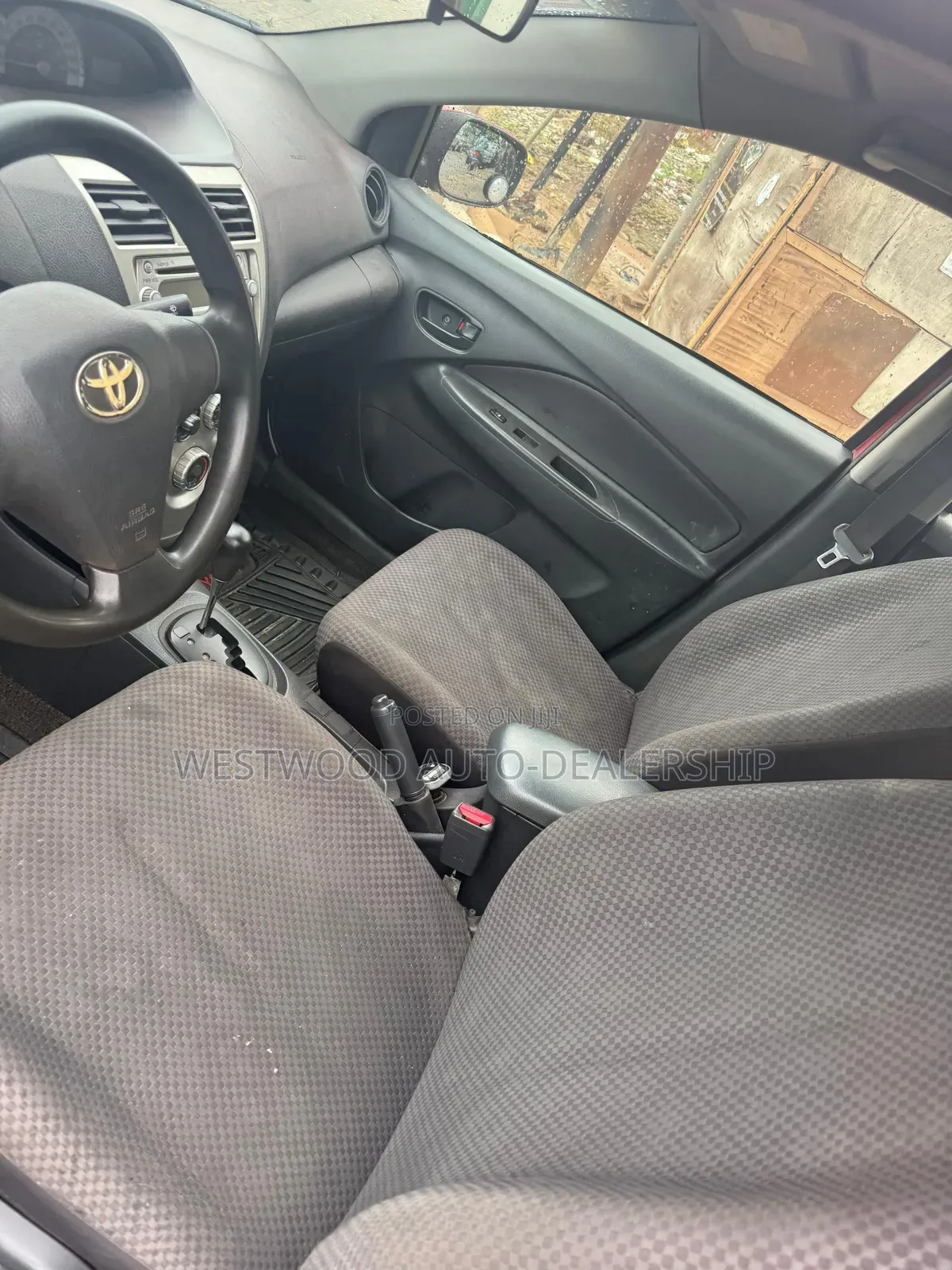 Toyota Yaris Base Hatchback 5dr 2010 Red