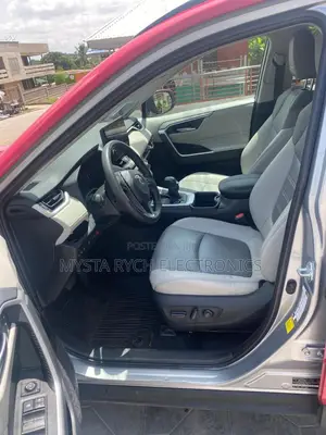Toyota RAV4 XLE Premium AWD 2023 Red