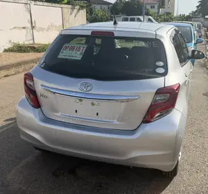 Toyota Vitz 1.0 FWD 5dr 2016 Silver
