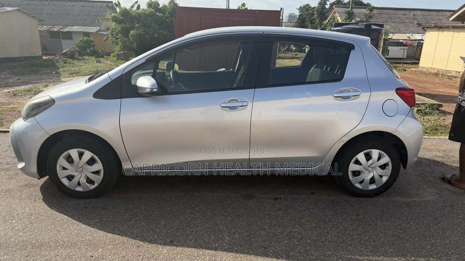 Toyota Vitz 1.0 FWD 5dr 2016 Silver