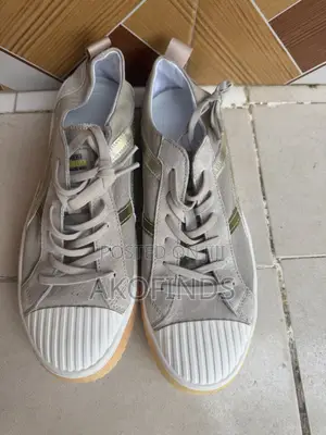 Sneakers Down Sneakers