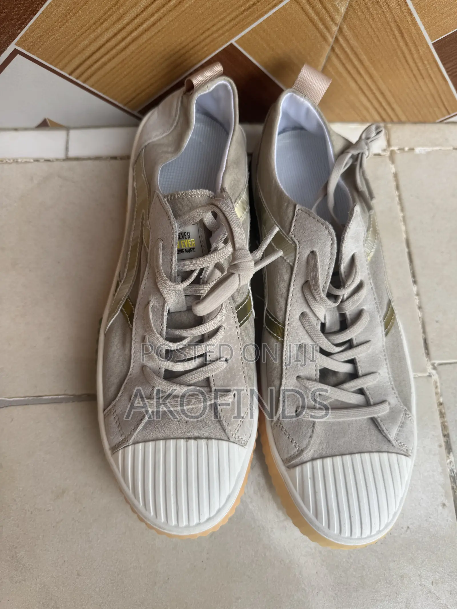 Sneakers Down Sneakers