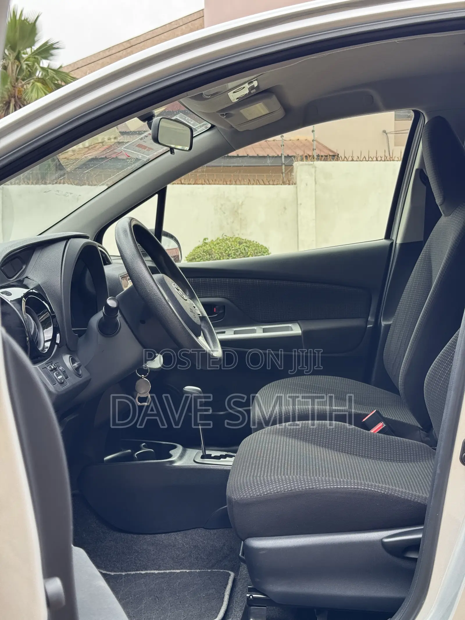 Toyota Vitz 1.3 AWD 5dr 2016 Silver