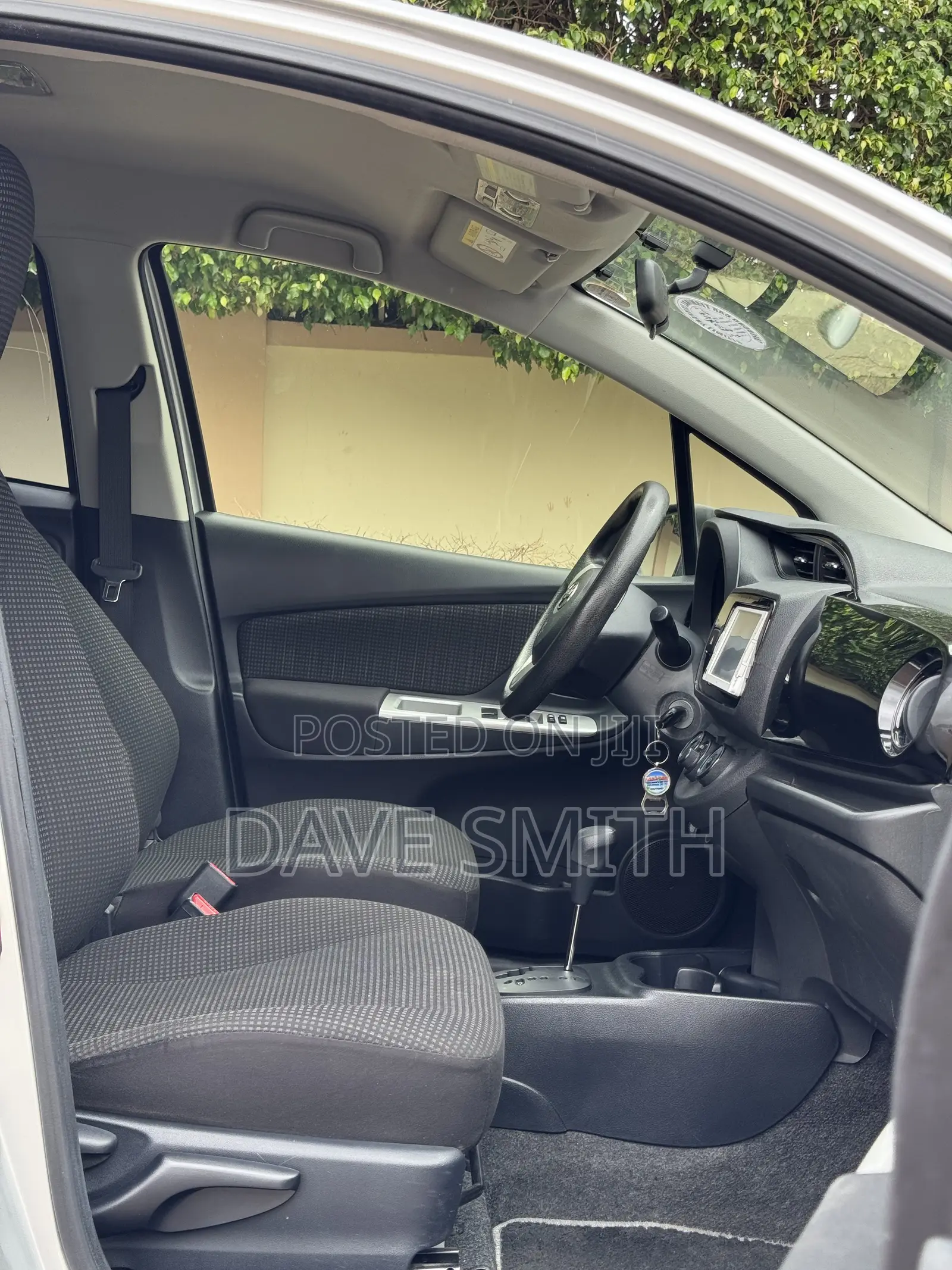 Toyota Vitz 1.3 AWD 5dr 2016 Silver