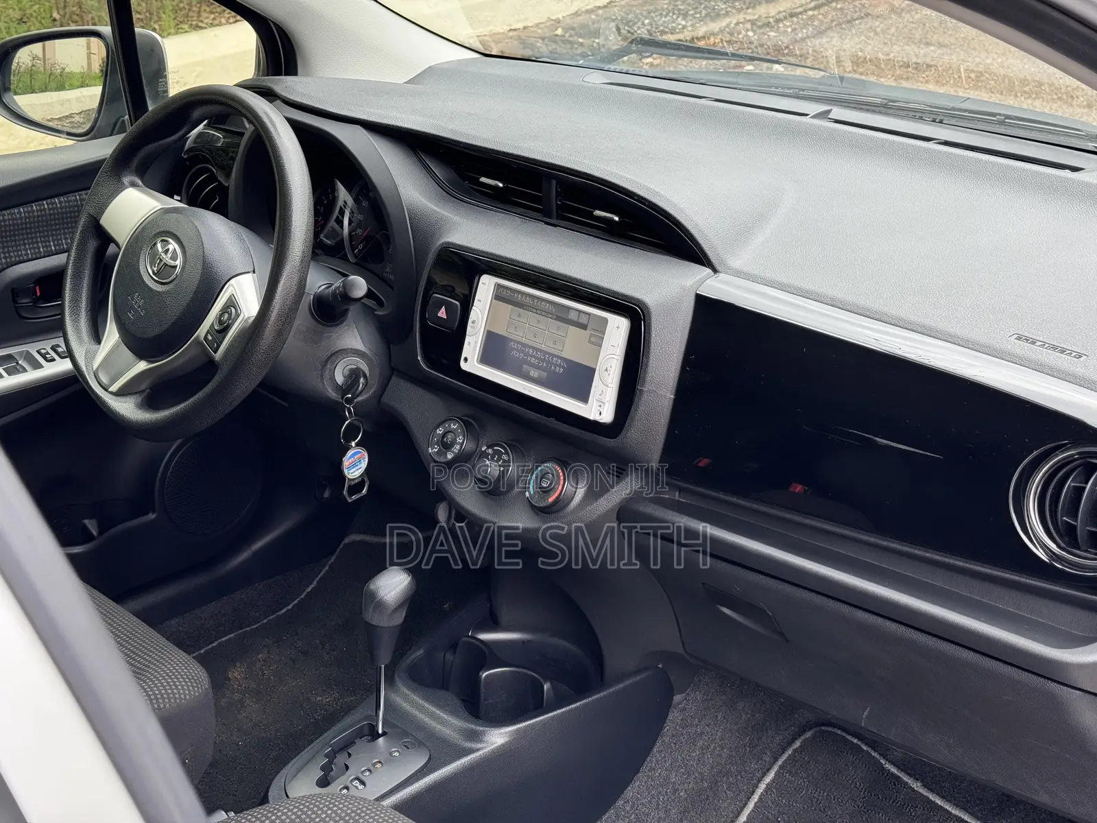Toyota Vitz 1.3 AWD 5dr 2016 Silver