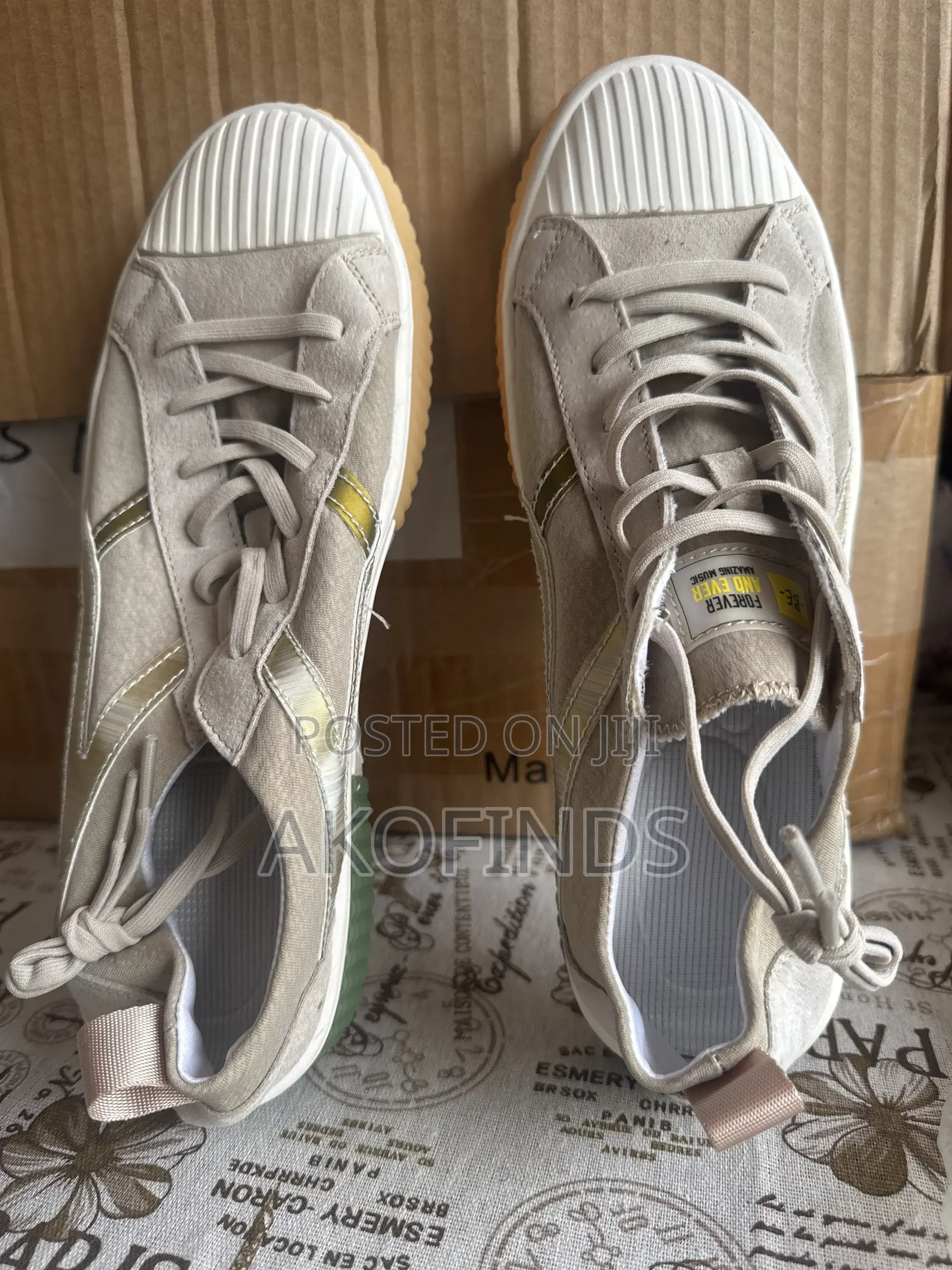 Sneakers Down Sneakers