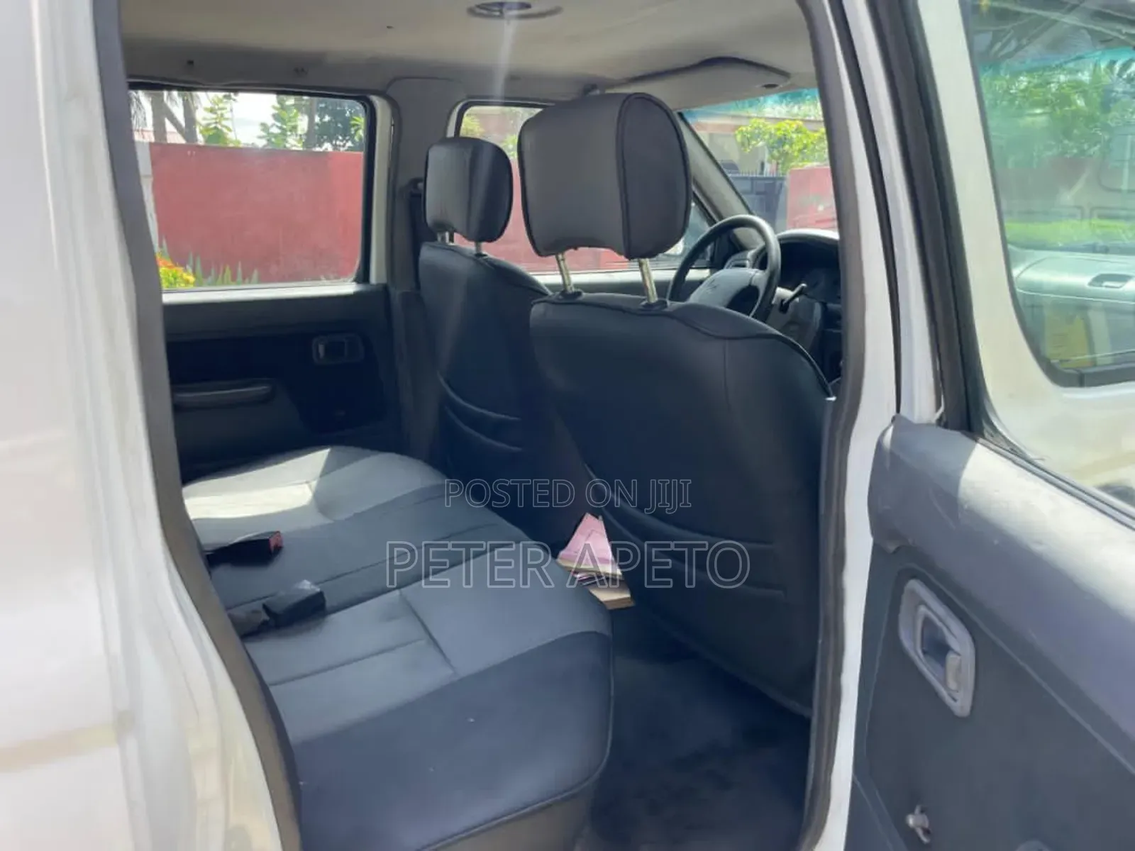 Nissan Hardbody 2012 White