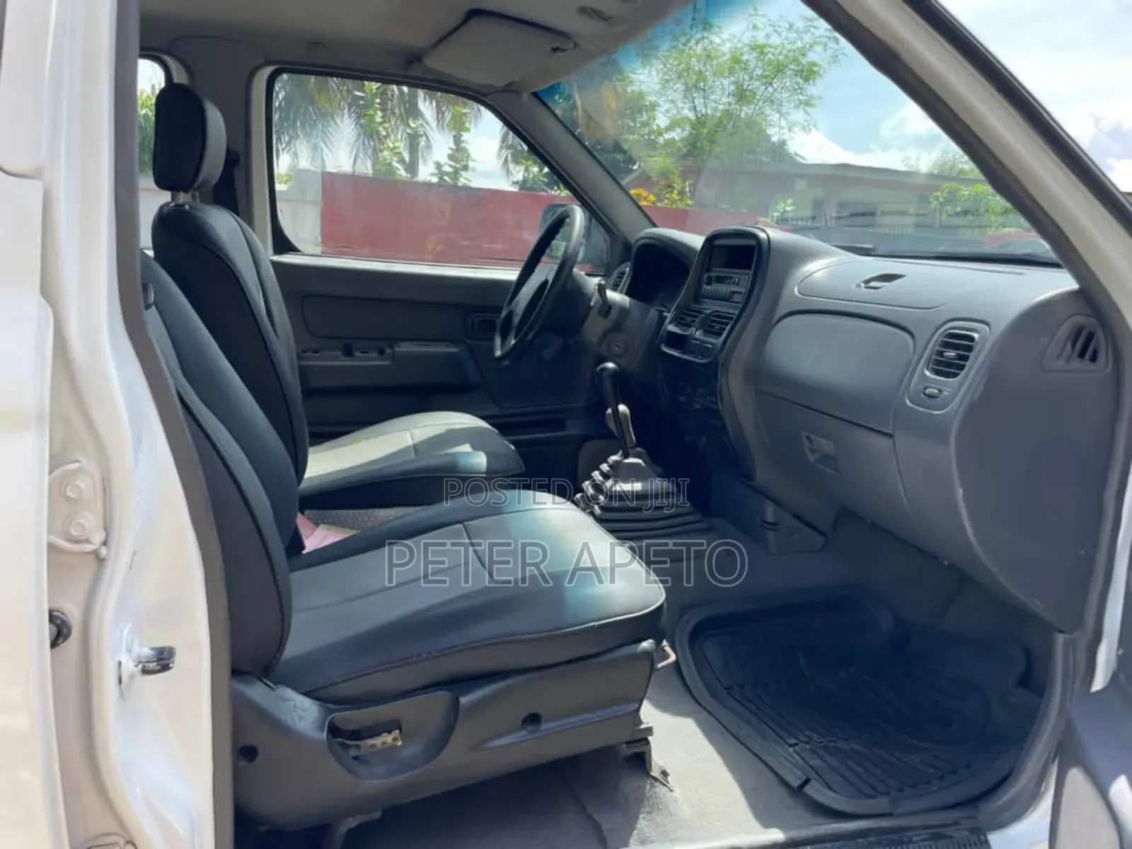Nissan Hardbody 2012 White