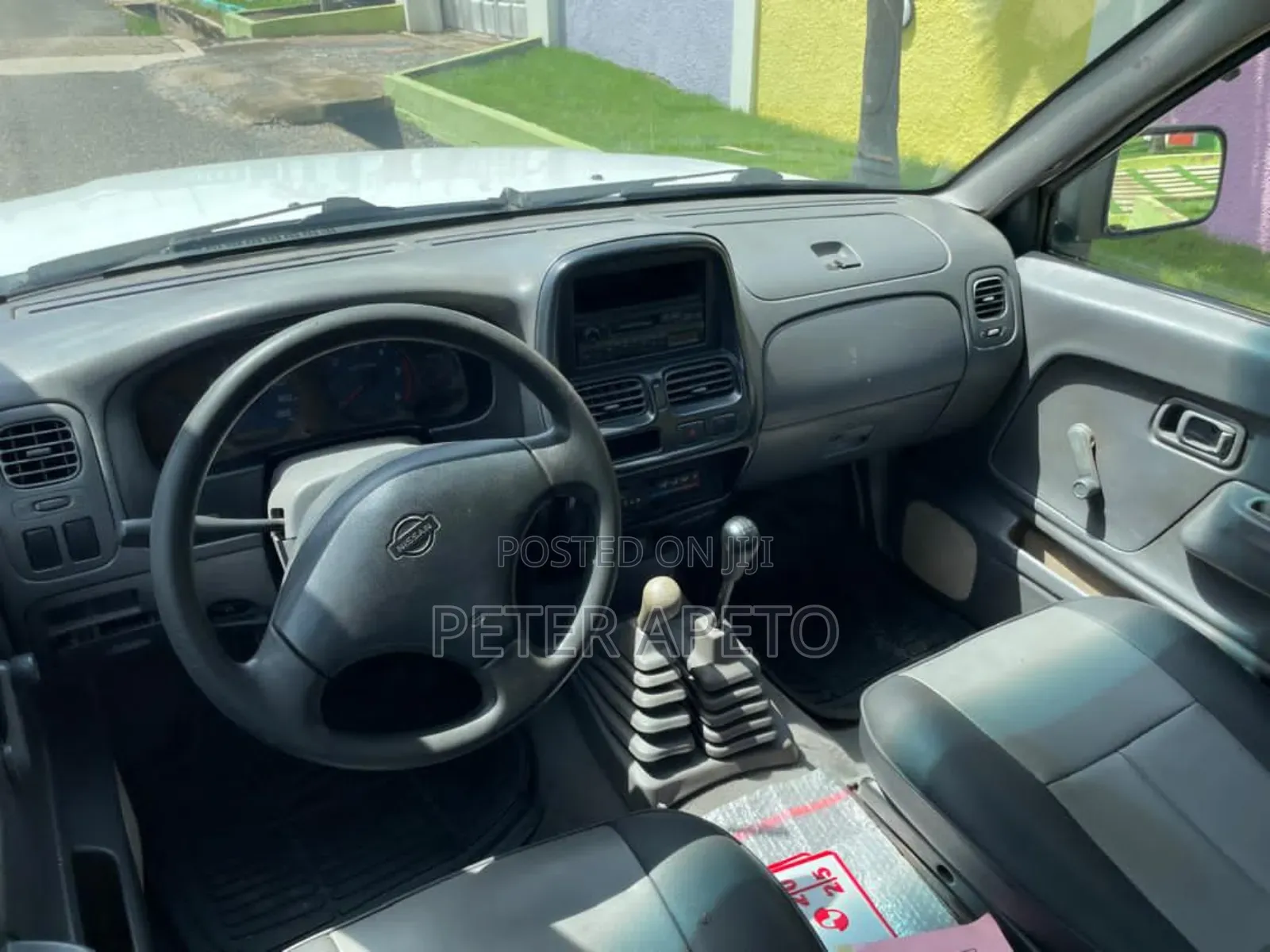 Nissan Hardbody 2012 White