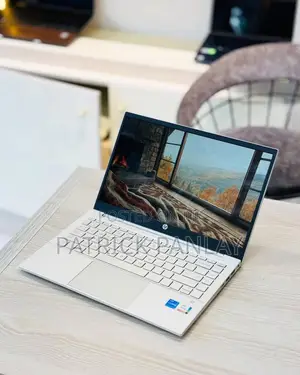 New Laptop HP 8GB Intel Core i5 SSHD (Hybrid) 256GB